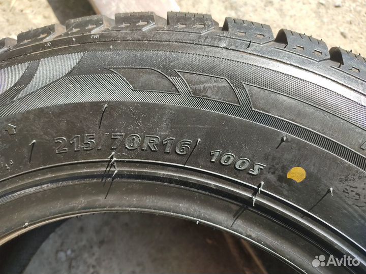 Interstate WinterClaw Extreme Grip 215/70 R16 100S