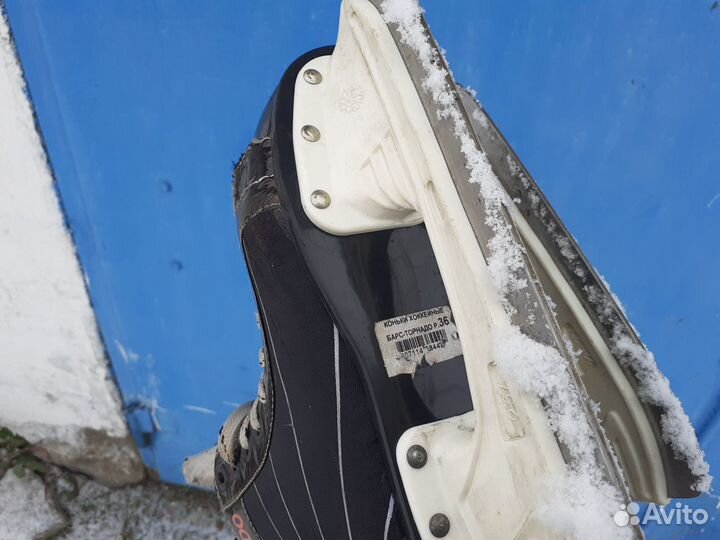 Коньки хоккейные