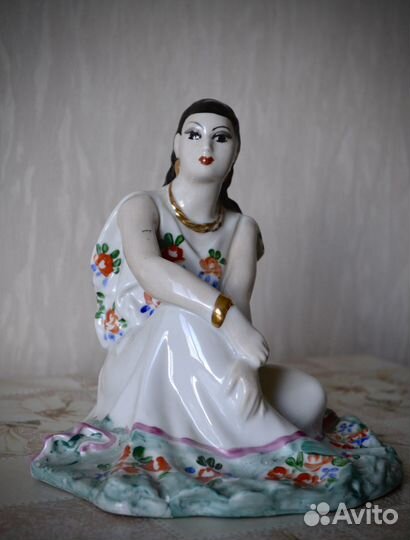 Статуэтка цыганка дулево