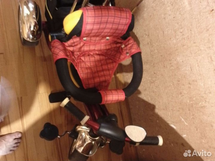 Трехколесный велосипед с родительской ручкой