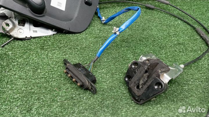 Замок двери Hyundai Grand Starex Правый Задний