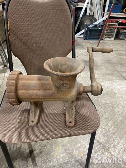Мясорубка большая чугунная 19 век