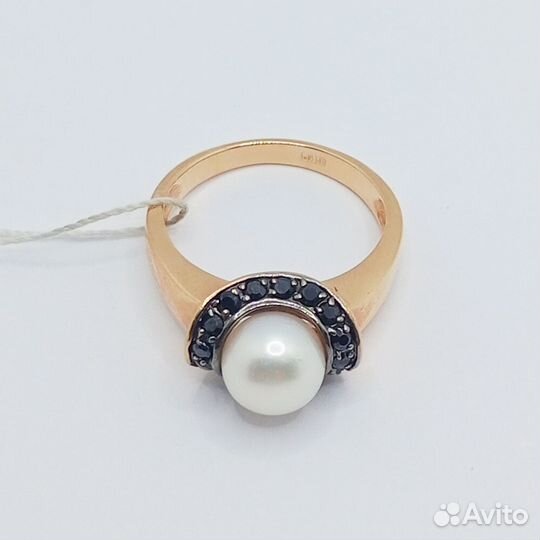 Золотое кольцо с жемчугом и фианитами(31150)