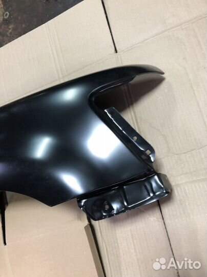 Переднее правое крыло Toyota Hilux 1988-2004