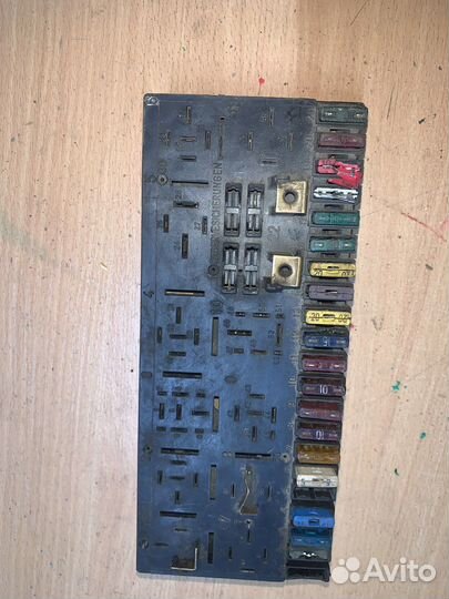 Блок предохранителей 80/90 B4 1991-1995