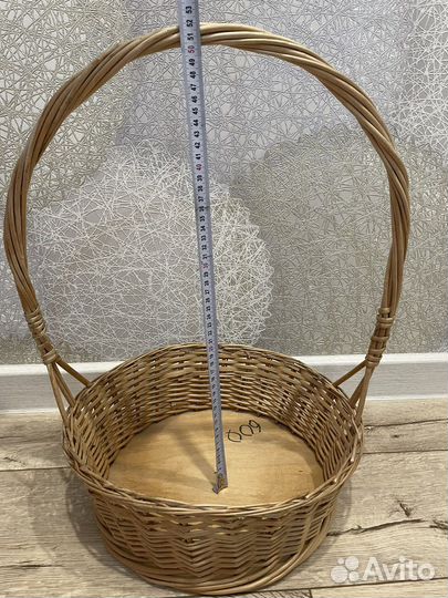 Корзины плетеные, большие и маленькие