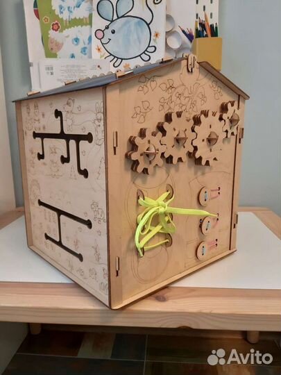 Бизиборд домик