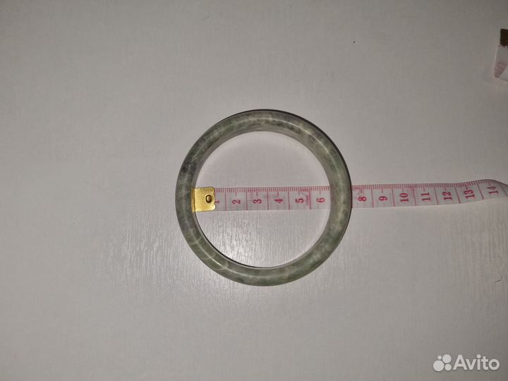 Нефритовый браслет