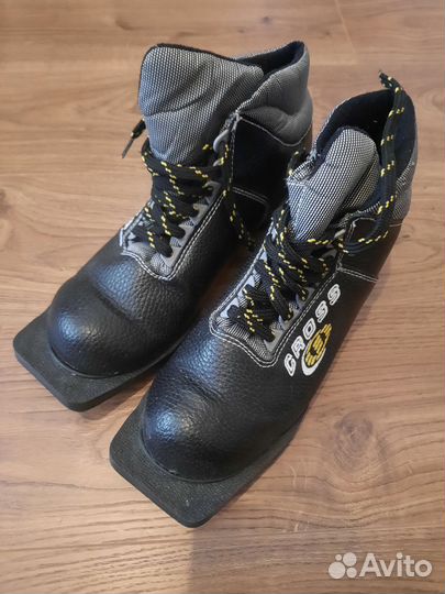 Коньки, лыжные ботинки