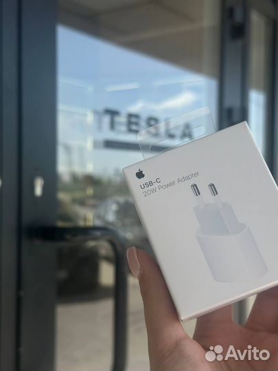 Apple USB-C Power Adapter 20W