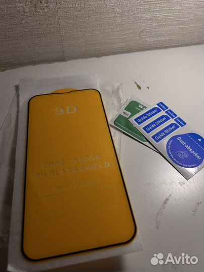 Защитное стекло iPhone 14
