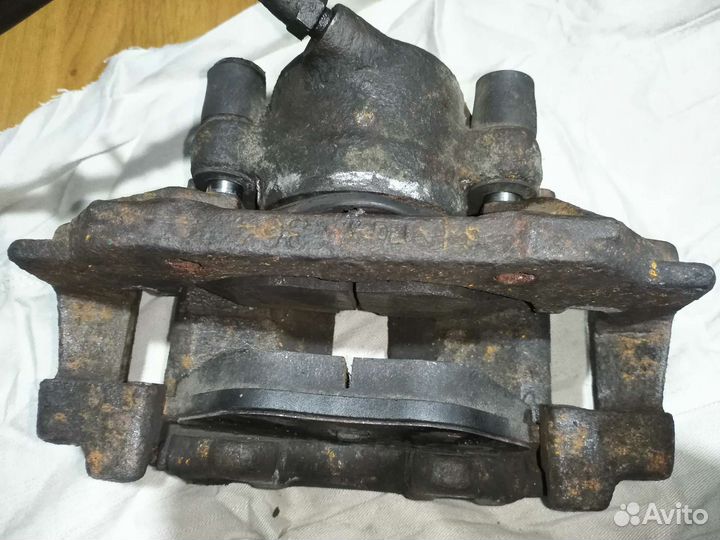 Суппорт передний левый Saab 9000