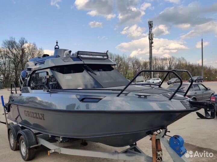 Катер с мотором 250 л/с grizzly 600 cabin unimog