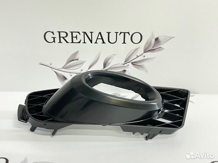 Накладка противотуманки правая Honda Civic 4D 09-1