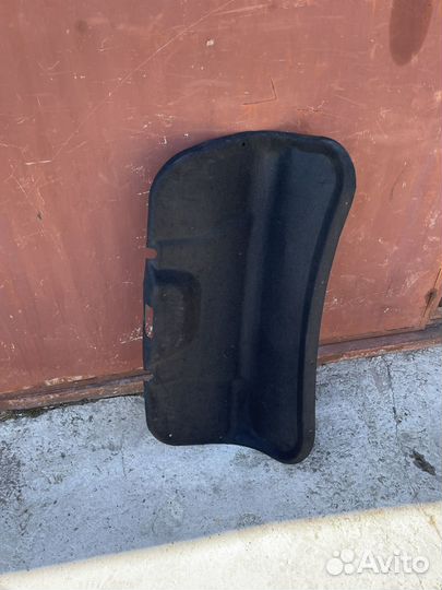 Обшивка крышка багажника Ford focus 2