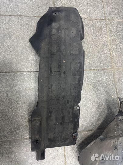 Hyundai i40 868123Z000 подкрылок правый передний