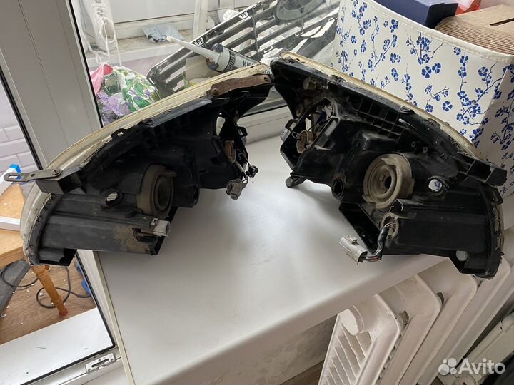 Фары toyota avensis 2