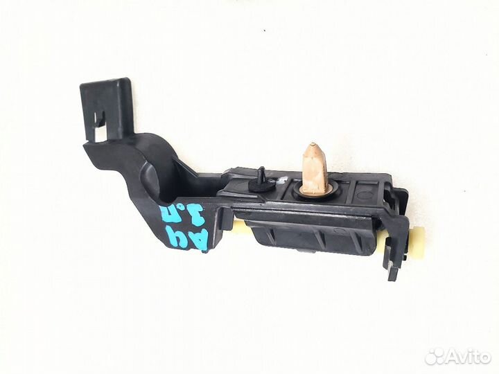 Направляющая заднего бампера Audi A4 В8