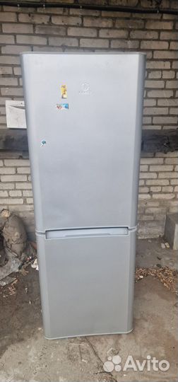 Холодильник бу indesit