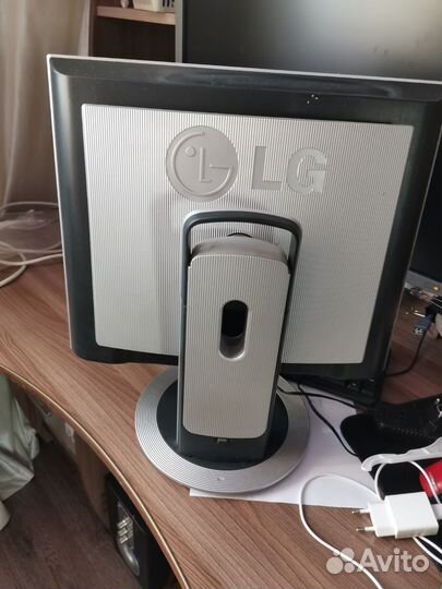 Монитор LG Flatron L1730B