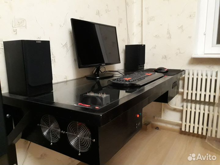 Компьютерный стол