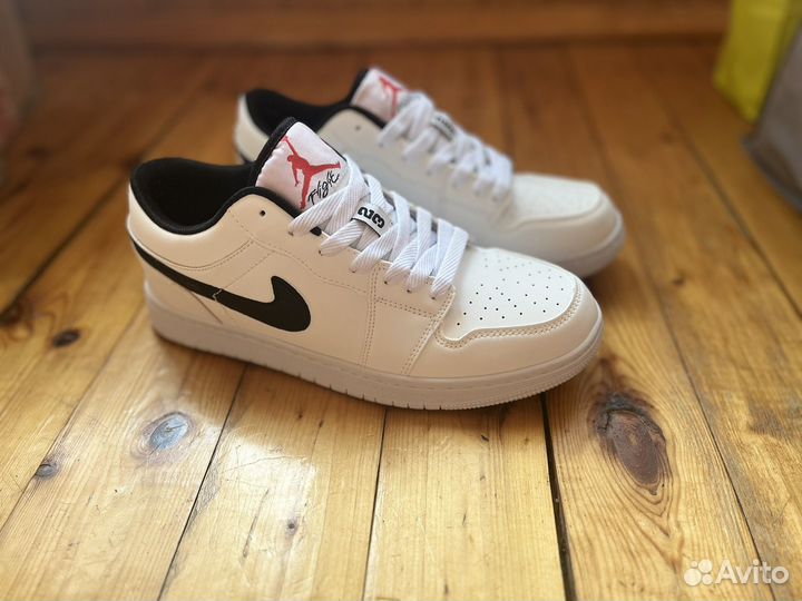 Кроссовки nike белые