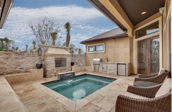 Дом 280 м² на участке 6 сот.