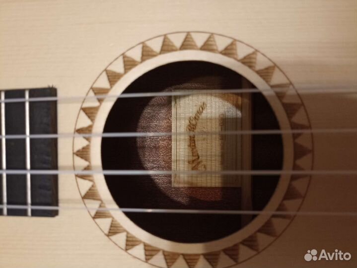 Укулеле тенор