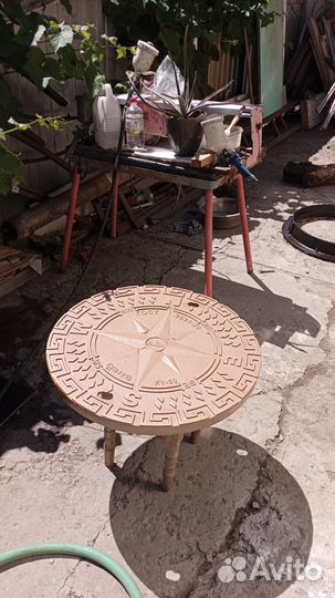 Люк канализационный чугунный звезда, стороны света