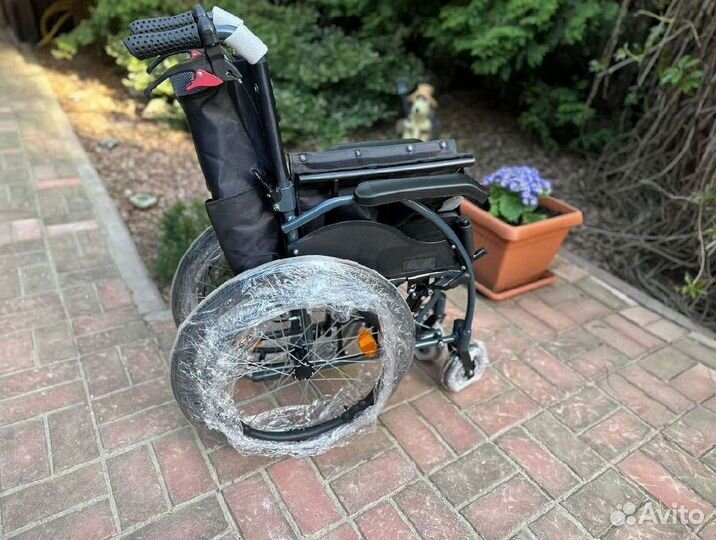 Коляска для инвалидов складная