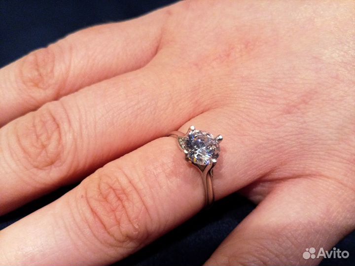 Серебряное кольцо с фианитом