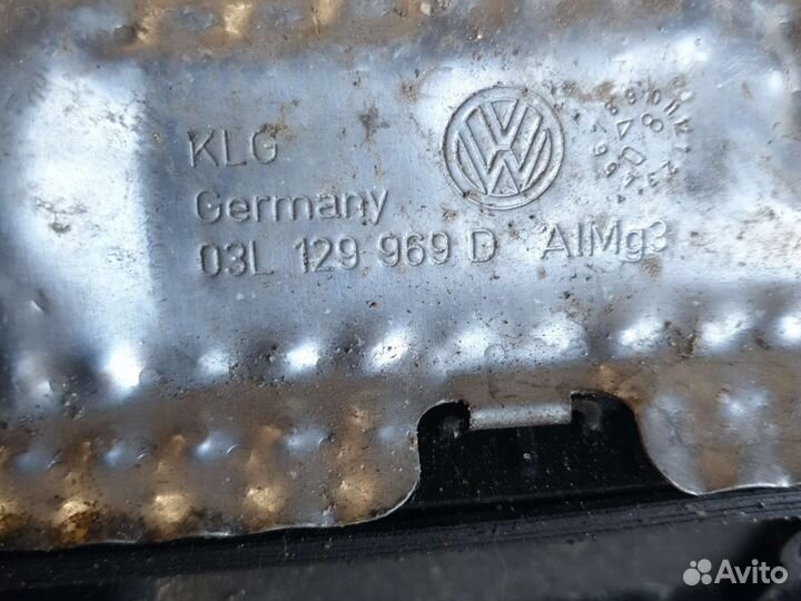 Клапанная крышка 03L103469 volkswagen 2.0 tdi