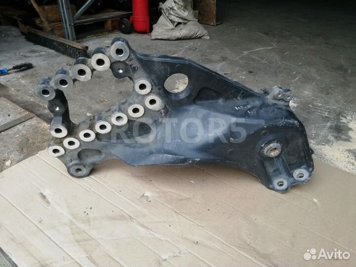 Кронштейн рессоры передней левой Mercedes-Benz