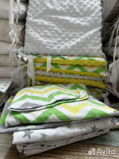 Детская кроватка с маятником