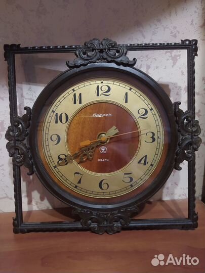 Часы настенные Янтарь кварц СССР