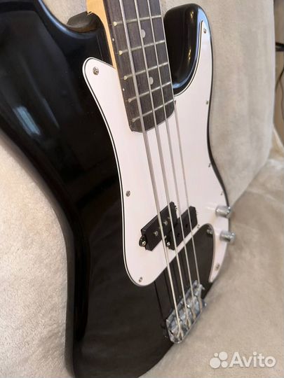 Бас гитара. с усилителем