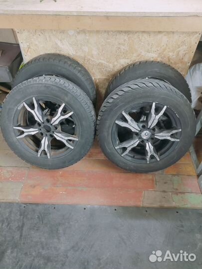 Bridgestone Blizzak LM-80 205/60 R16 24K