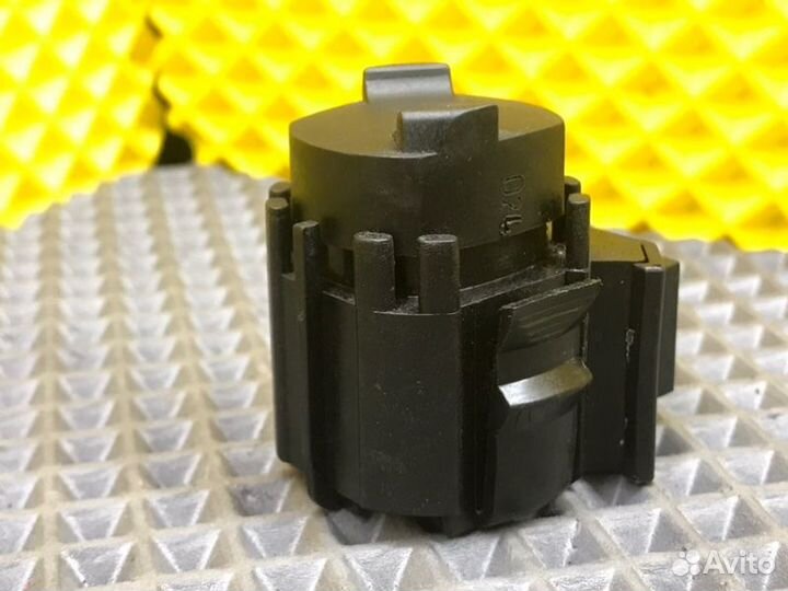 Кнопка кикдауна Mercedes-Benz 190E W201 M102.921