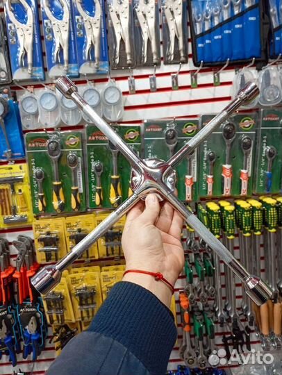 Ключ баллонный