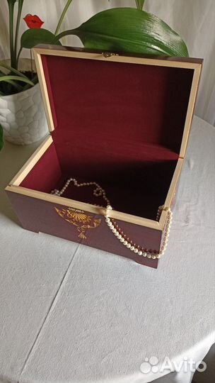 Деревянная шкатулка для украшений