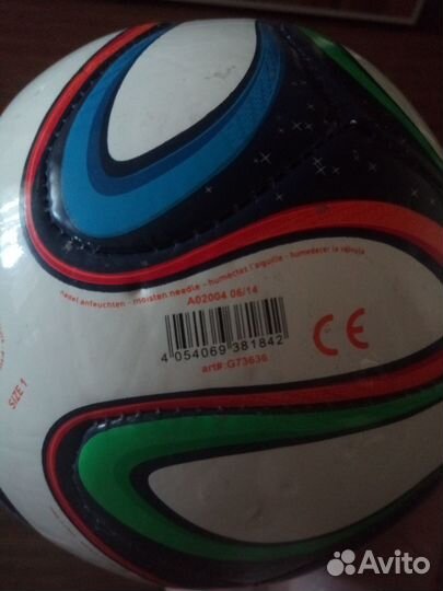Футбольный мяч adidas brazuca