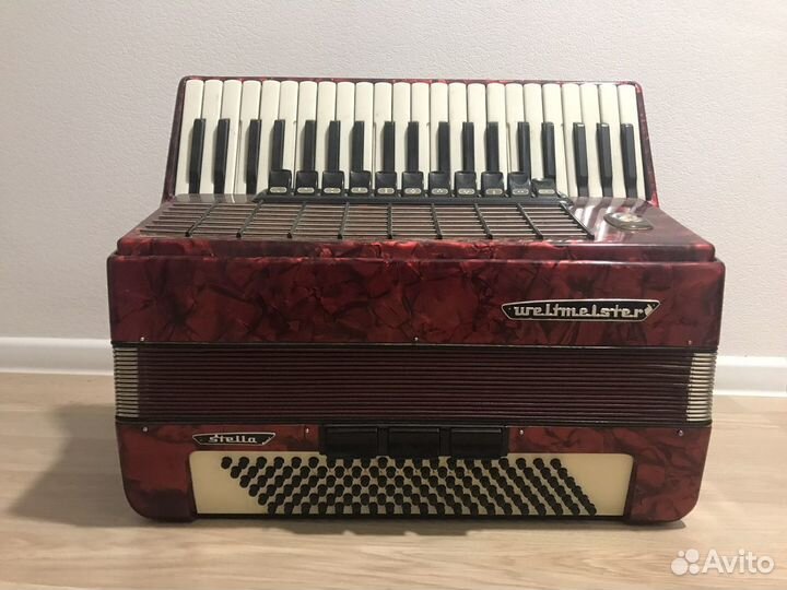 Аккордеон Weltmeister Stella концертный, 4/4