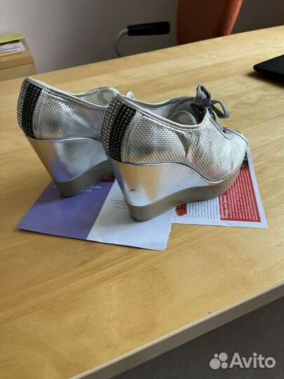 Туфли с открытым носом бренда Byblos