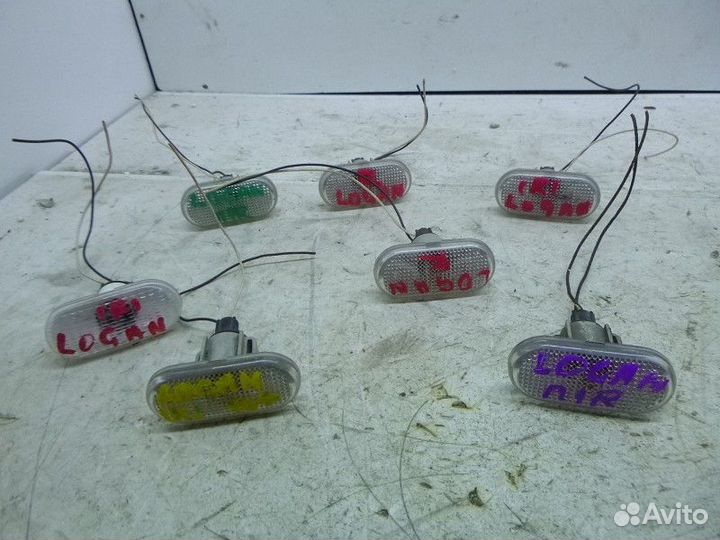 Повторитель на крыло правый renault logan 2005