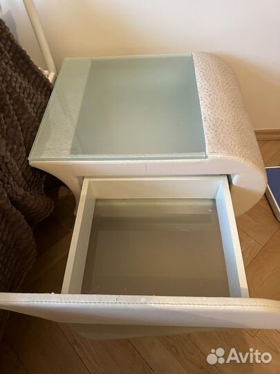 Тумбочка прикроватная