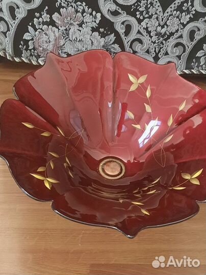 Ваза для фруктов на ножке