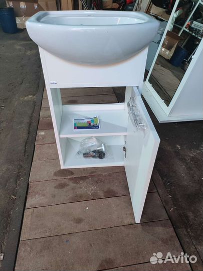 Раковина с тумбой