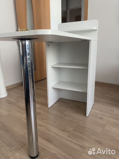 Маникюрный стол складной