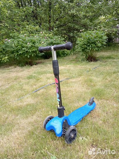 Самокат трехколесный