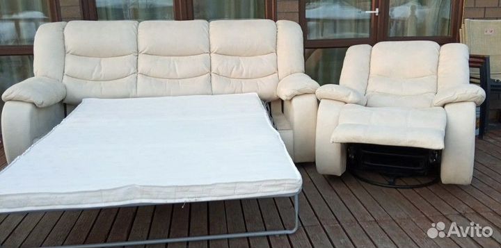 Кожаный диван